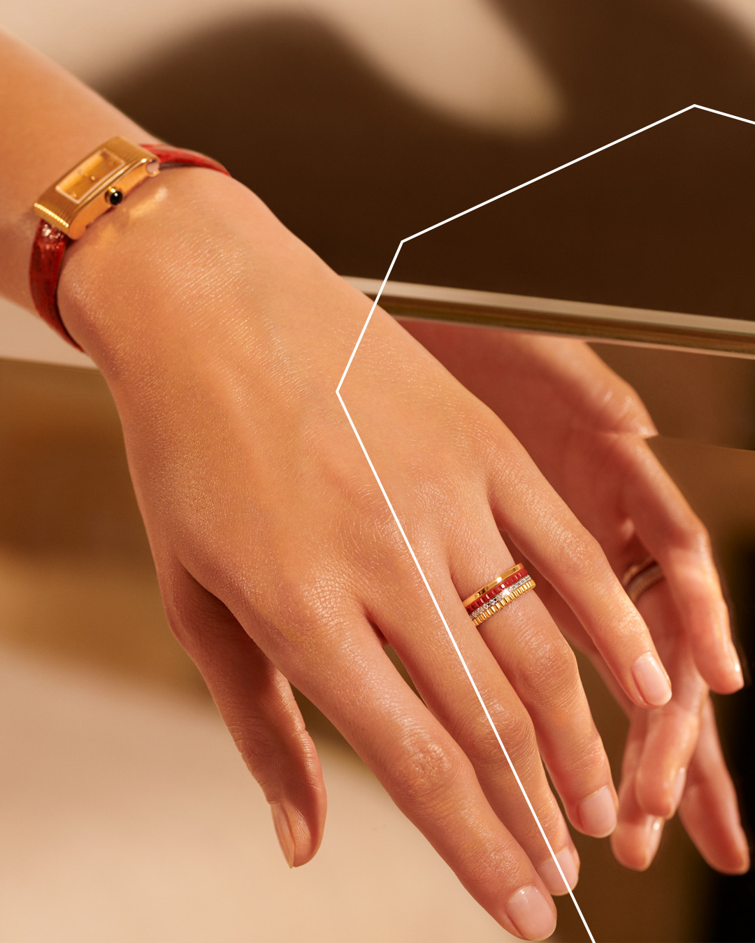 蛯原友里金装配Boucheron红珠宝看不出40岁了