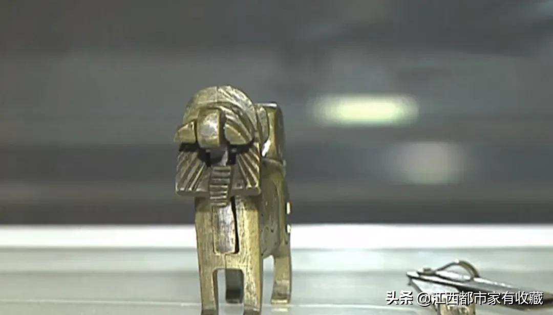 看，惊艳了时光的花旗锁