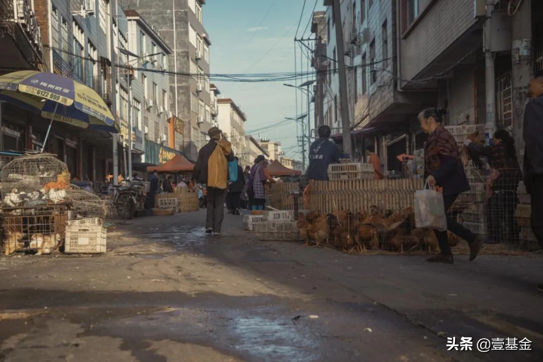 球队目前的目标还是全力冲击冠军,我们球队