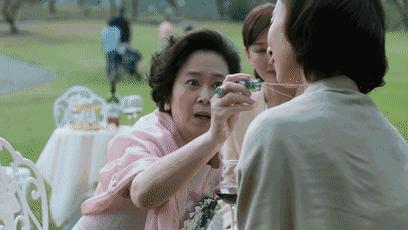 两个美女在公司打架薅头发,泰剧女人打架抓脸薅头发