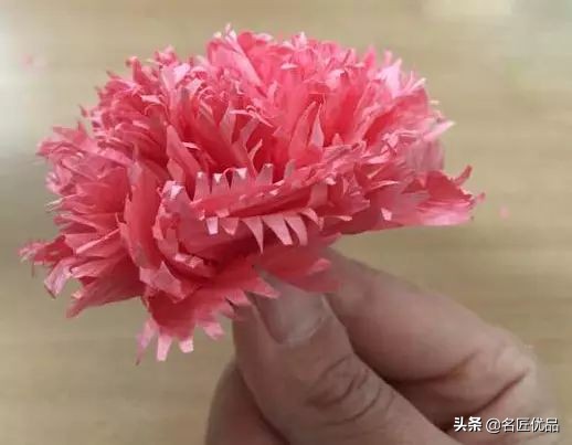 母亲节手工康乃馨简单又漂亮,母亲节适合给妈妈做的康乃馨手工