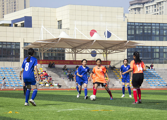 足球队员角逐绿茵赛场,宿州市埇桥区雪枫小学足球比赛