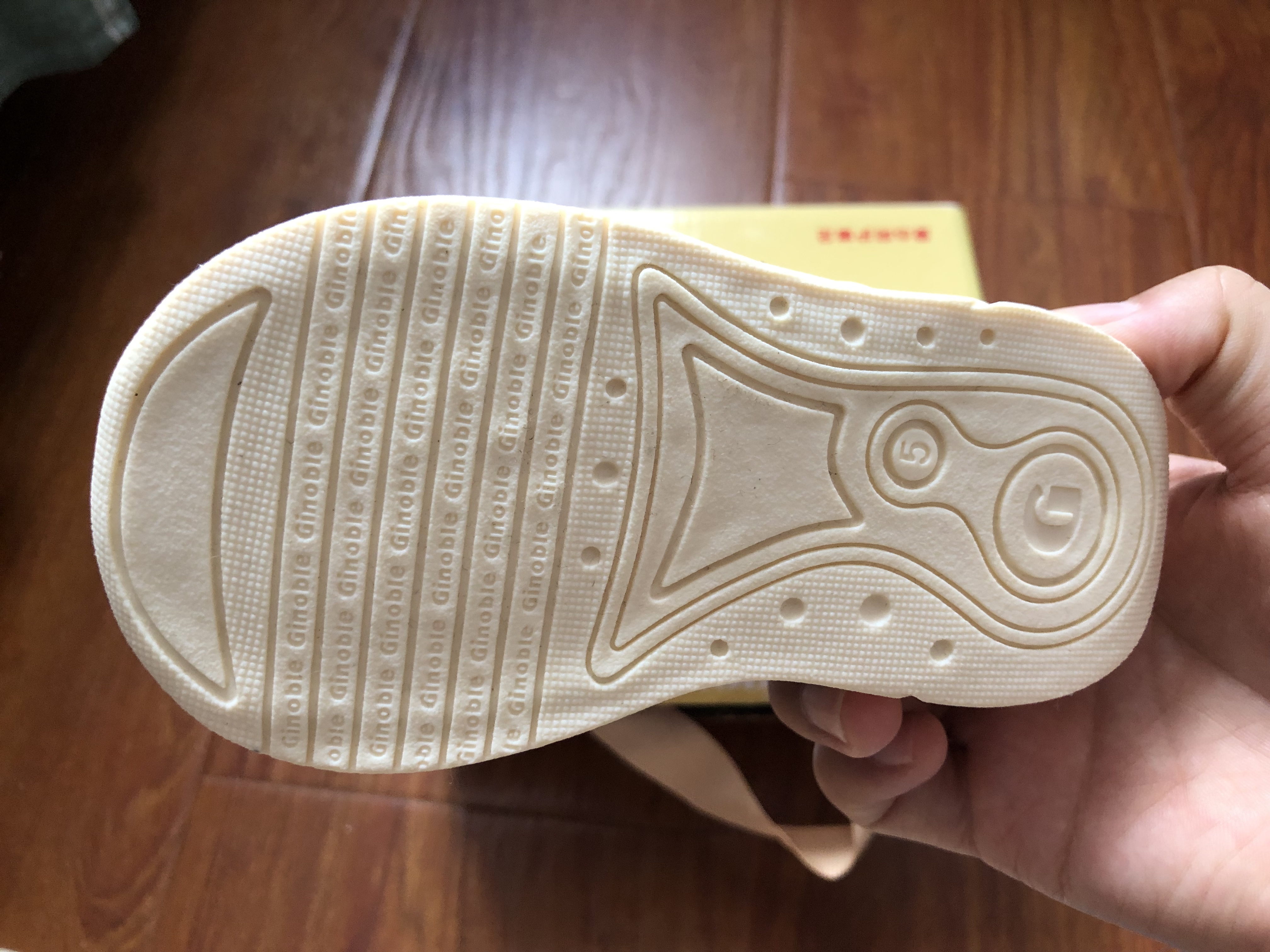 第一双学步鞋怎么选码,宝宝第一双学步鞋推荐