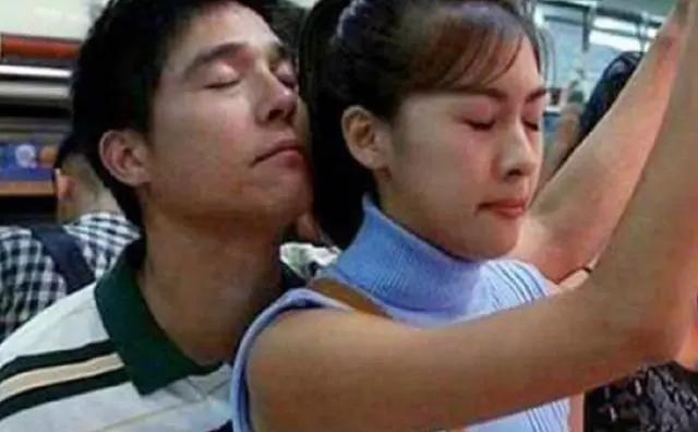 妈妈，同桌总是摸我，妈妈机智的回答，挽救了女儿的一生