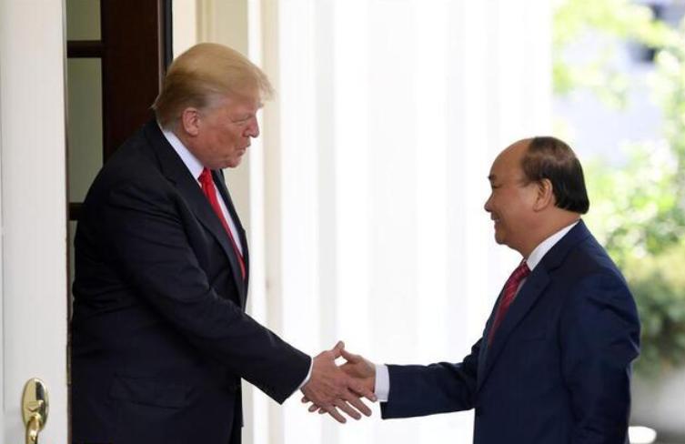 “笑面虎”阮春福,美国杀母之仇不共戴天,为何还能笑对美国?