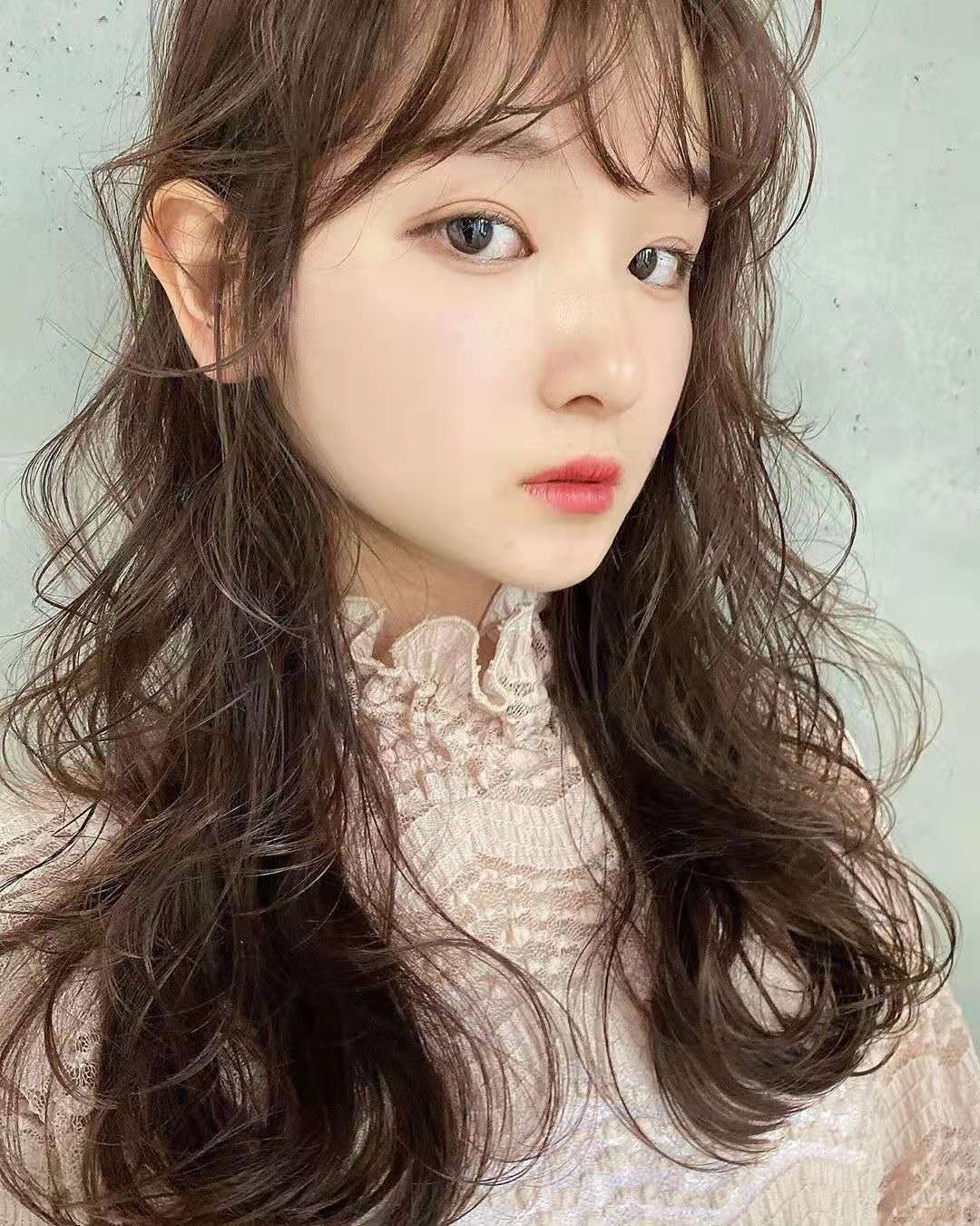 圆脸适合的短发发型烫发免打理,45岁减龄烫发发型免打理