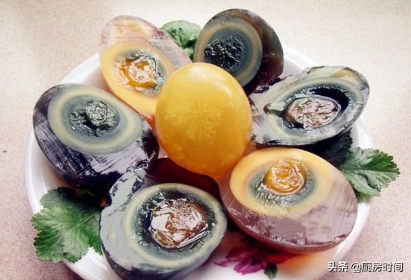 皮蛋到底是黑的好还是黄的好,皮蛋颜色是黄的是什么原因