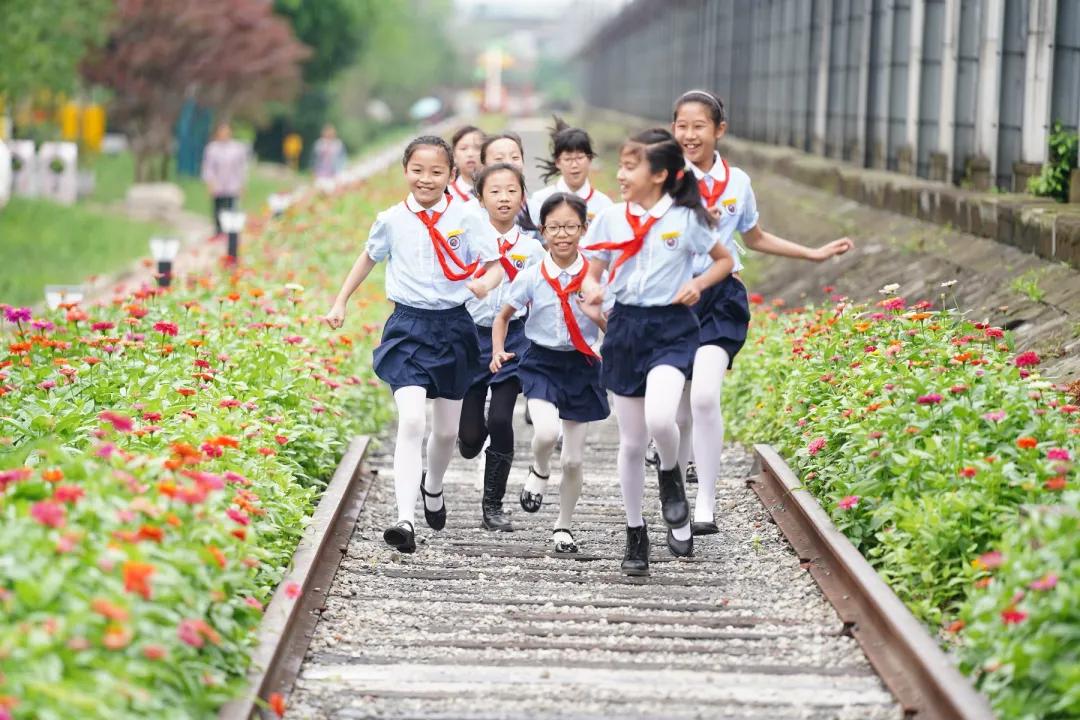 高铁沿线100米拆除违建,高铁旁边违建怎么举报