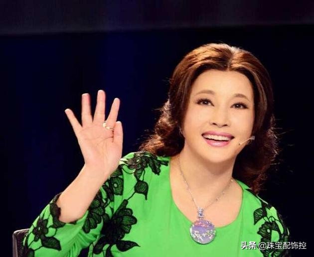 翡翠刘晓庆,中国翡翠女王刘晓庆坐拥百亿翡翠