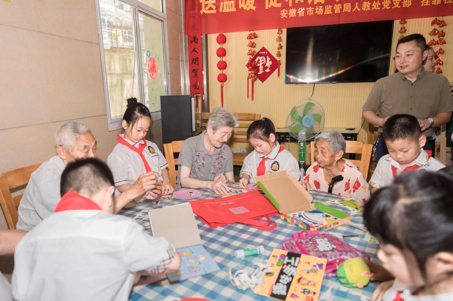 雏鹰假日小队志愿服务活动,雏鹰小队孝亲敬老活动方案