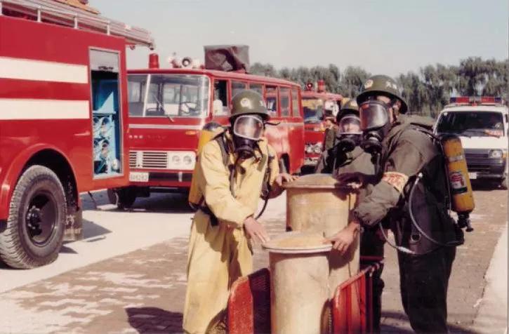 九十年代天津老照片图文,老照片1980年的天津街景