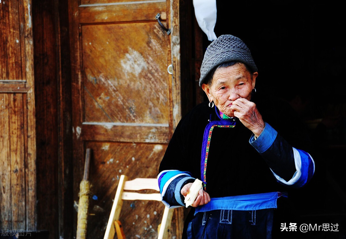 一个农村村干部从一个人人夸赞的好干部到人人骂，他犯了什么错？