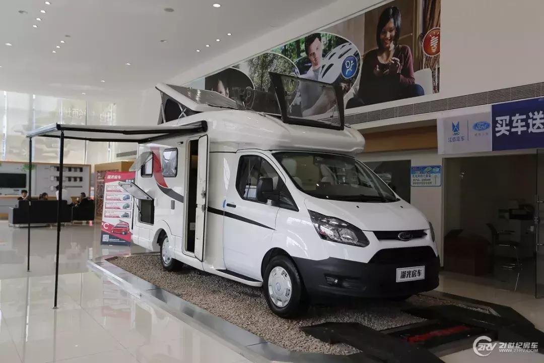 36.98万的轻卡房车,最新款2.5米湖光自动挡房车