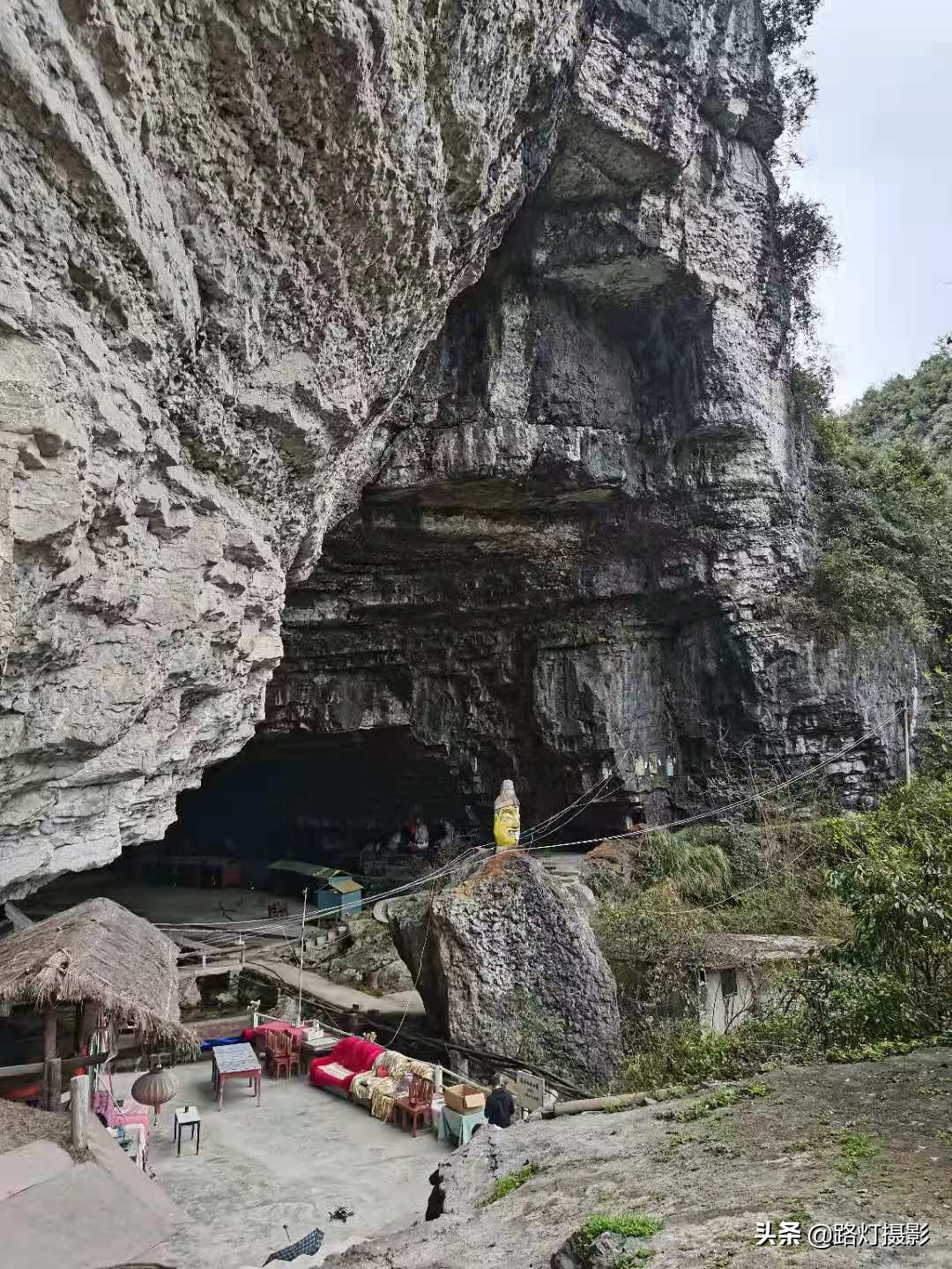贵州一户人家隐居山洞已经300多年,贵州一山洞隐居16年的60岁老人