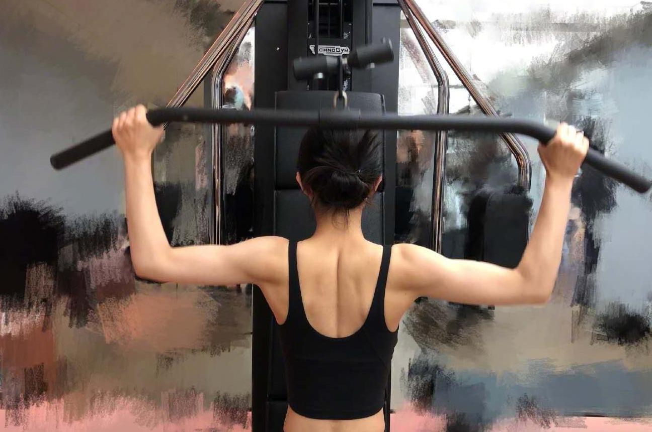 背部训练动作练出好看背阔肌,背部肌肉训练方式练出好看的美背