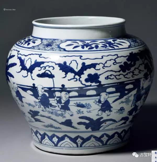 明嘉靖青花庭院婴戏图大罐溢价3倍以601.8万港元成交
