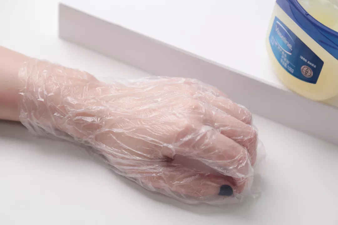 邓紫棋推荐的补水步骤 (邓紫棋使用什么粉底色好)