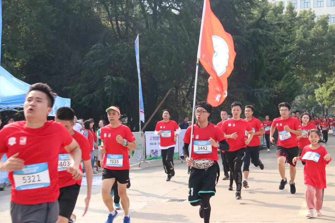 奔跑吧,少年|2019中国大学生马拉松联赛宁波大学站激情开跑