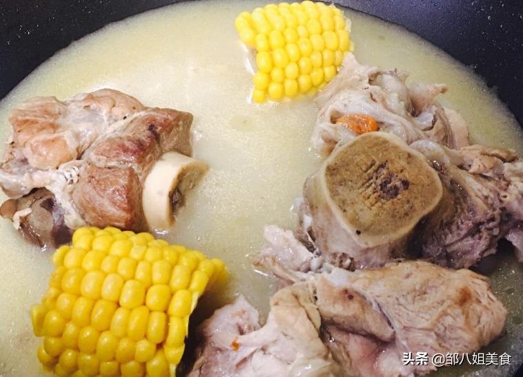 炖骨头汤牢记两不放,猪骨汤怎么炖不腥好吃