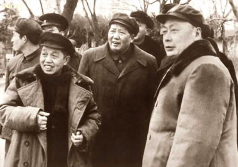 “毛*东泽**想给粟裕授元帅衔，粟裕让帅陈毅”，这种说法是真是假？