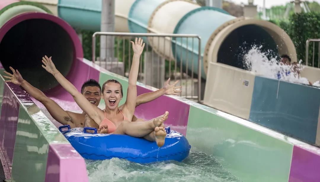 今夕有你丨99元双人票限时抢！免费写真、缘分墙、潮人趴…七夕来狂欢水世界占领你的主场