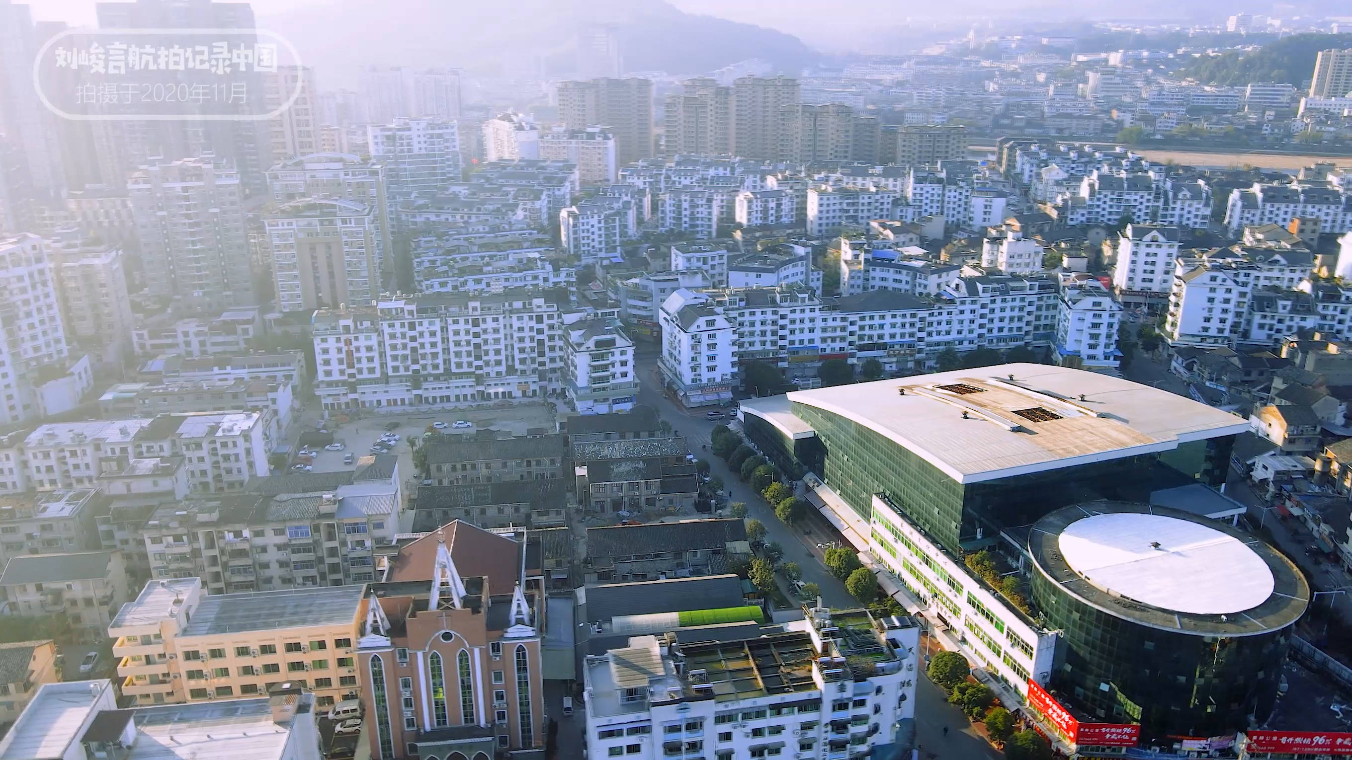 龙泉的青瓷宝剑有名气,为什么龙泉盛产宝剑