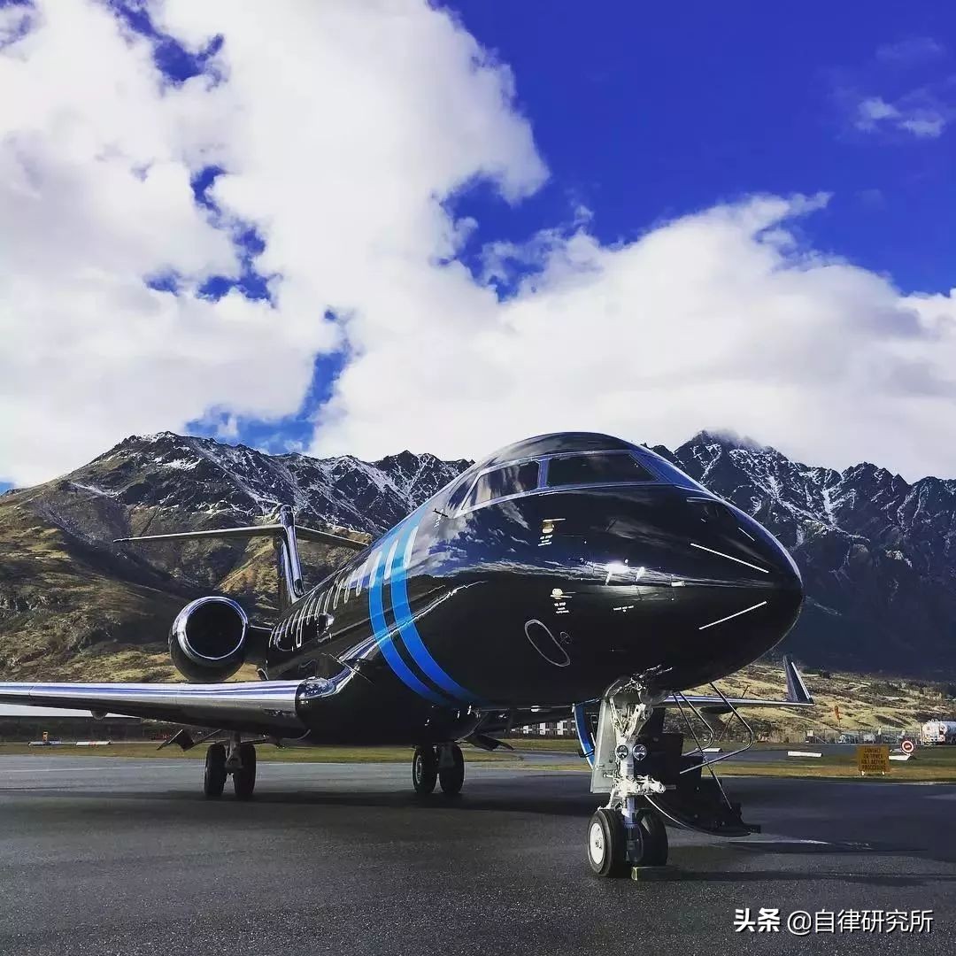 送10亿,征女友包下火箭登月高中毕业的他为何成为日本最潮富一代