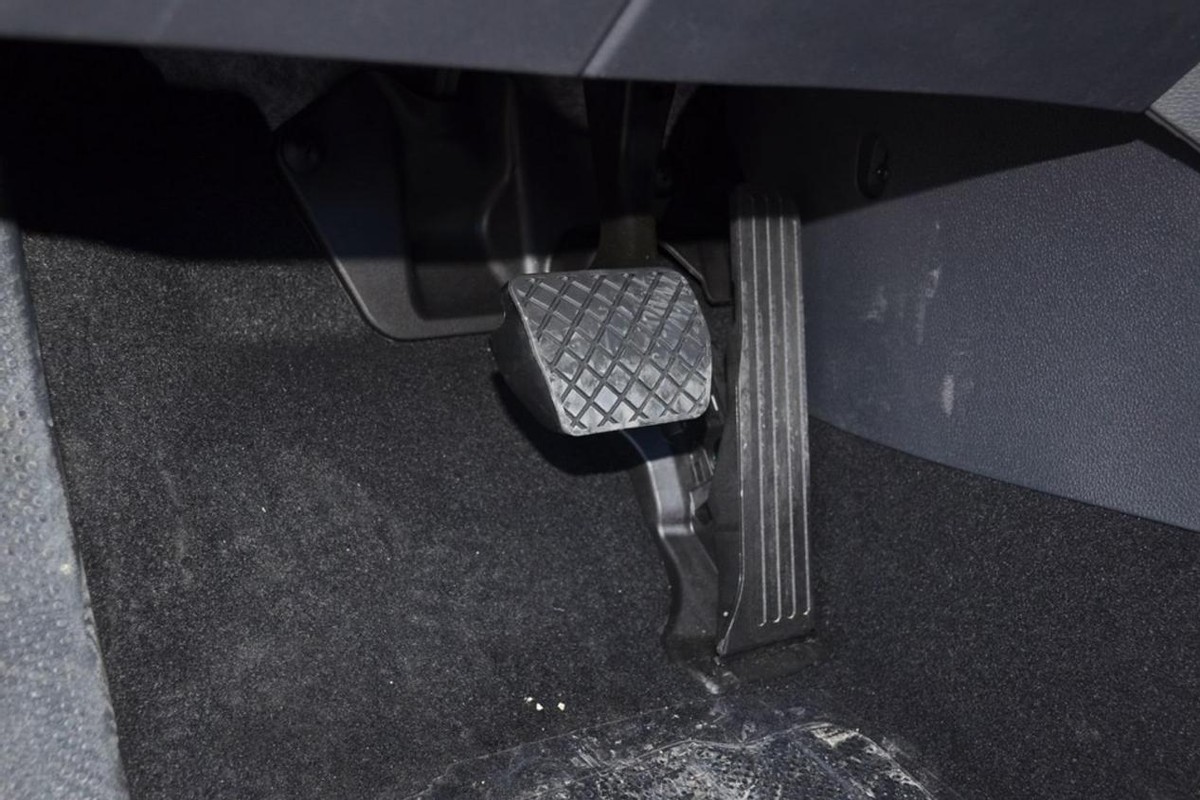 老速腾刹车软感觉刹不住,速腾刹车很软怎么回事