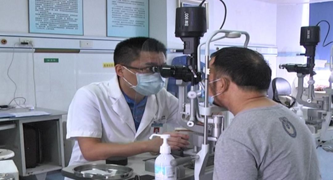 可乐瓶盖飞出去,可乐瓶盖突然冲伤眼睛