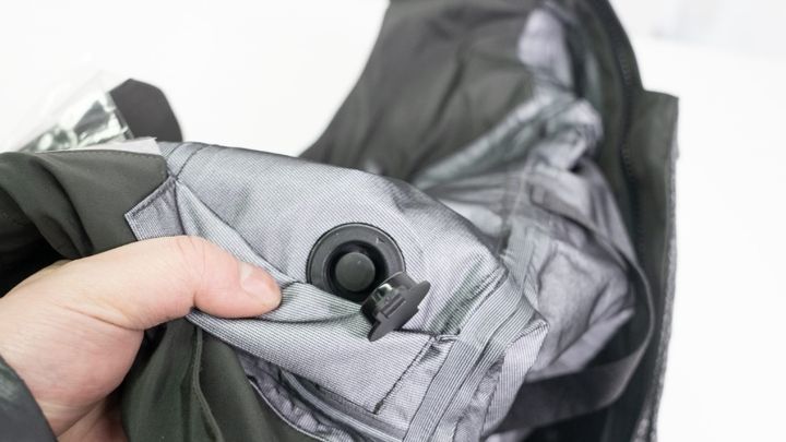 科技服男,科技男服