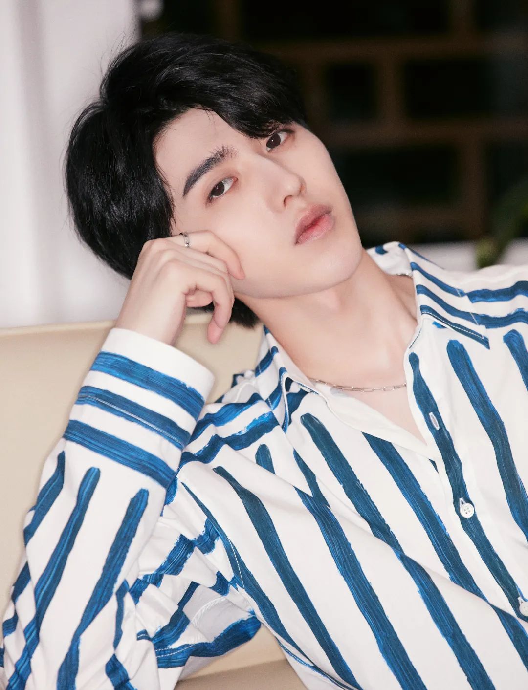 衣品超级好的男明星,王嘉尔穿的蔡徐坤同款衣服