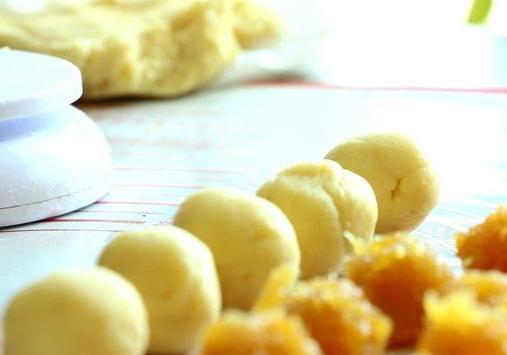 凤梨酥传统小吃,春季限定酸酸甜甜凤梨酥