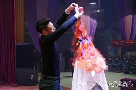 学习美发需要注意事项,美发掌握不同梳子吹风技巧