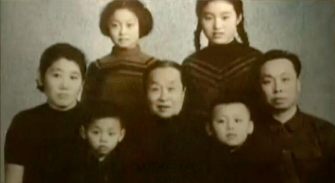 敬一丹64岁生日当天，母亲离世，泪水中的生命轮回