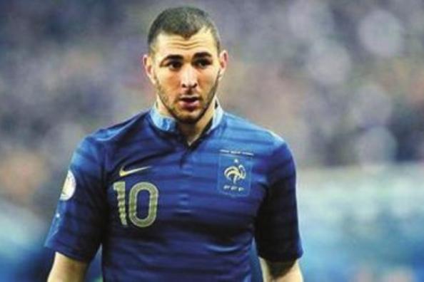 本泽马7分钟帽子戏法原视频,锅锋本泽马搞笑