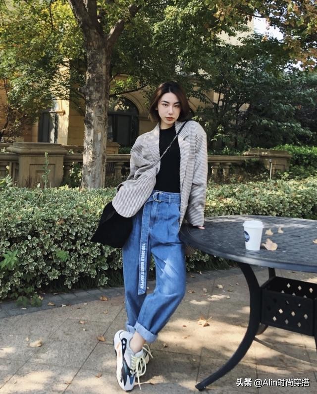 小姐姐不光会穿搭，拍照姿势也是真的nice