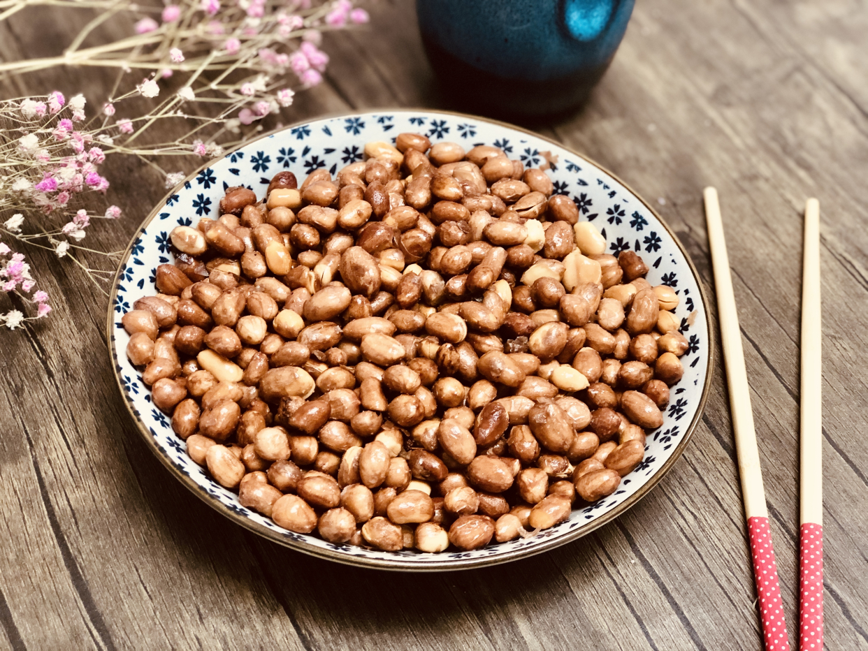 其实在炸花生米的时候是有技巧的,炸花生米放什么就能确定不会炸焦