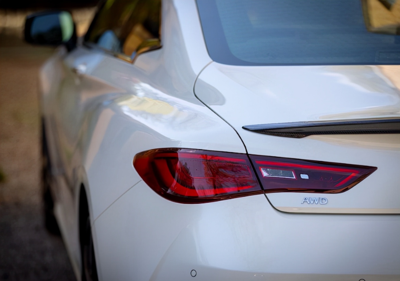 英菲尼迪q60redsport落地价,英菲尼迪q60premium配置参数