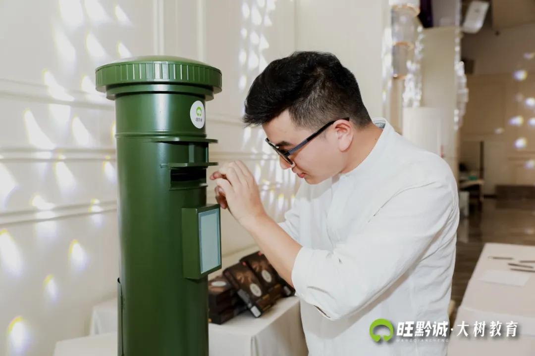 奖学金颁奖典礼完满结束主持稿,考试表彰大会进步奖怎么才能拿到