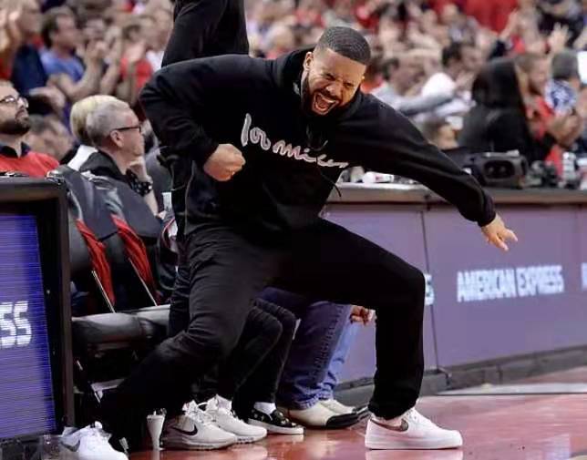 76人vs猛龙恩比德庆祝动作,恩比德绝杀猛龙找德雷克