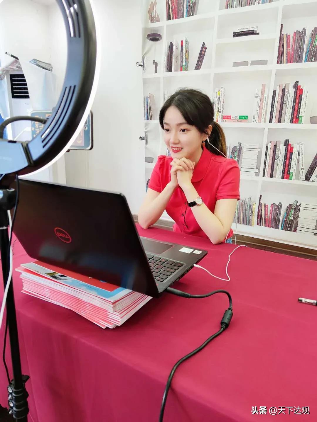 汉口学院副校长王鹤女士接受加拿大中文电视*独台**家采访