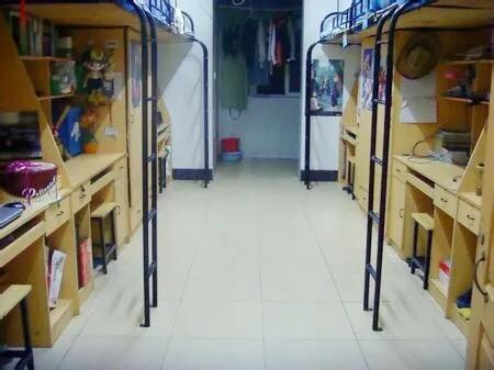 三室一厅，复合式景观房，临近地铁！南京这所双一流高校宿舍超豪华！