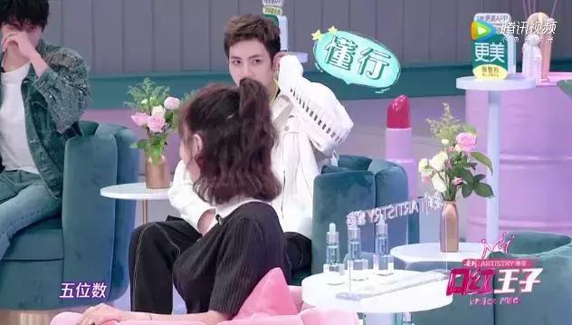 别傻了，你以为她们是真的惨么？