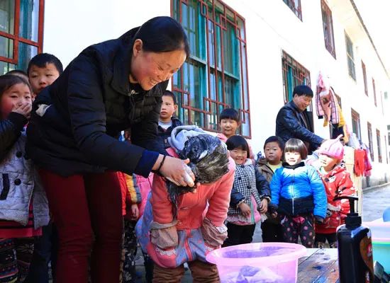 14岁少女患上严重妇科病：一个月不换*裤内**，生理期只垫卫生纸