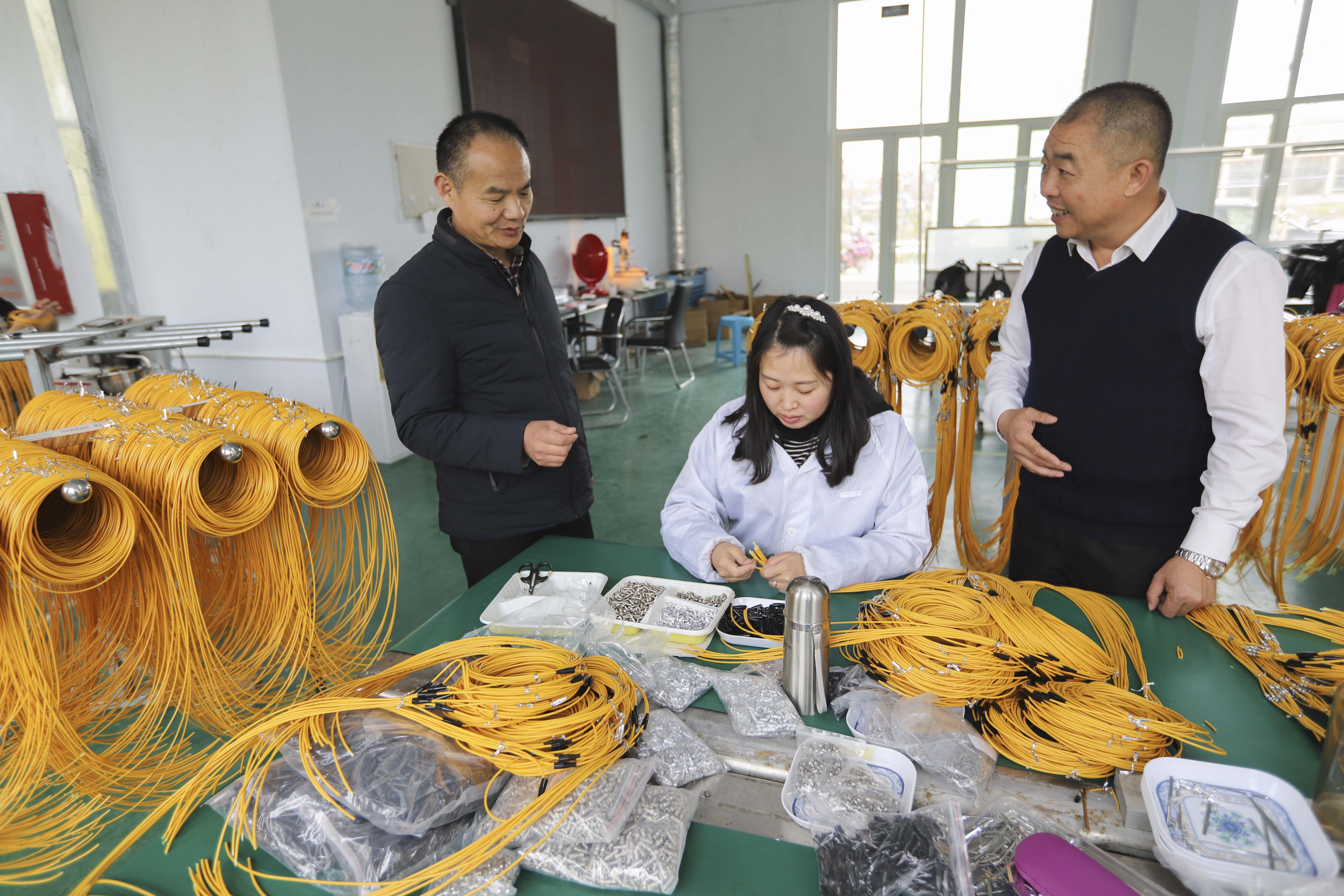 乡村惠民工厂初冬如花绽放,青岛“瑞联合”进荒庄村办厂造福乡梓