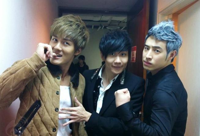 多情的潘玮柏:辜负张韶涵,亲吻selina,自爆交往“八国女友”