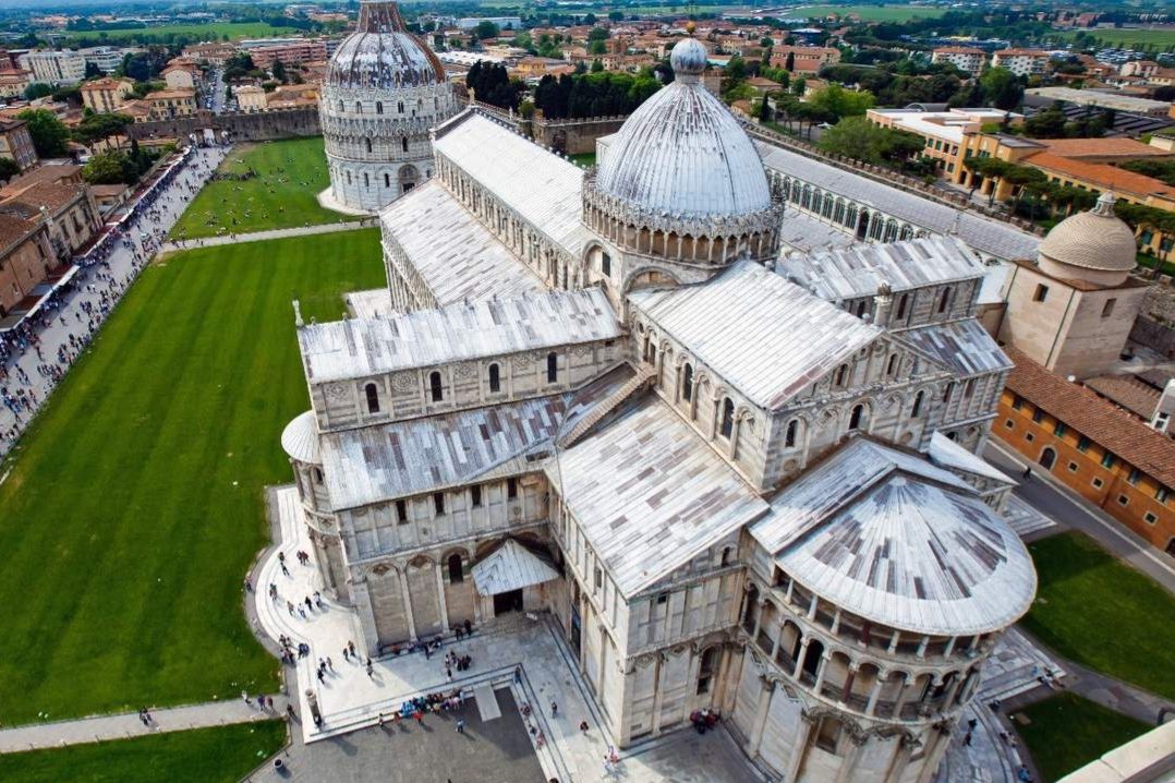 比萨斜塔为何倾斜不倒塌,比萨斜塔扶正需要4千年吗