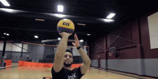 新手篮球投篮时怎么抓球,篮球新手怎么投篮命中率高