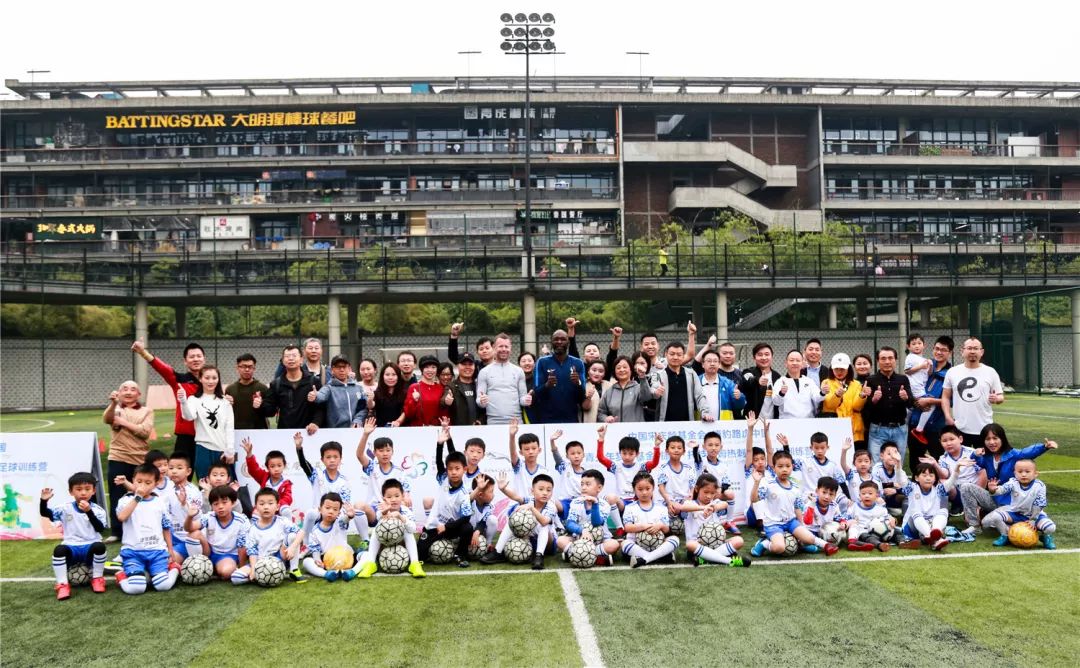 “球”学英超丨是什么神秘力量，让他们大冬天穿短袖儿……