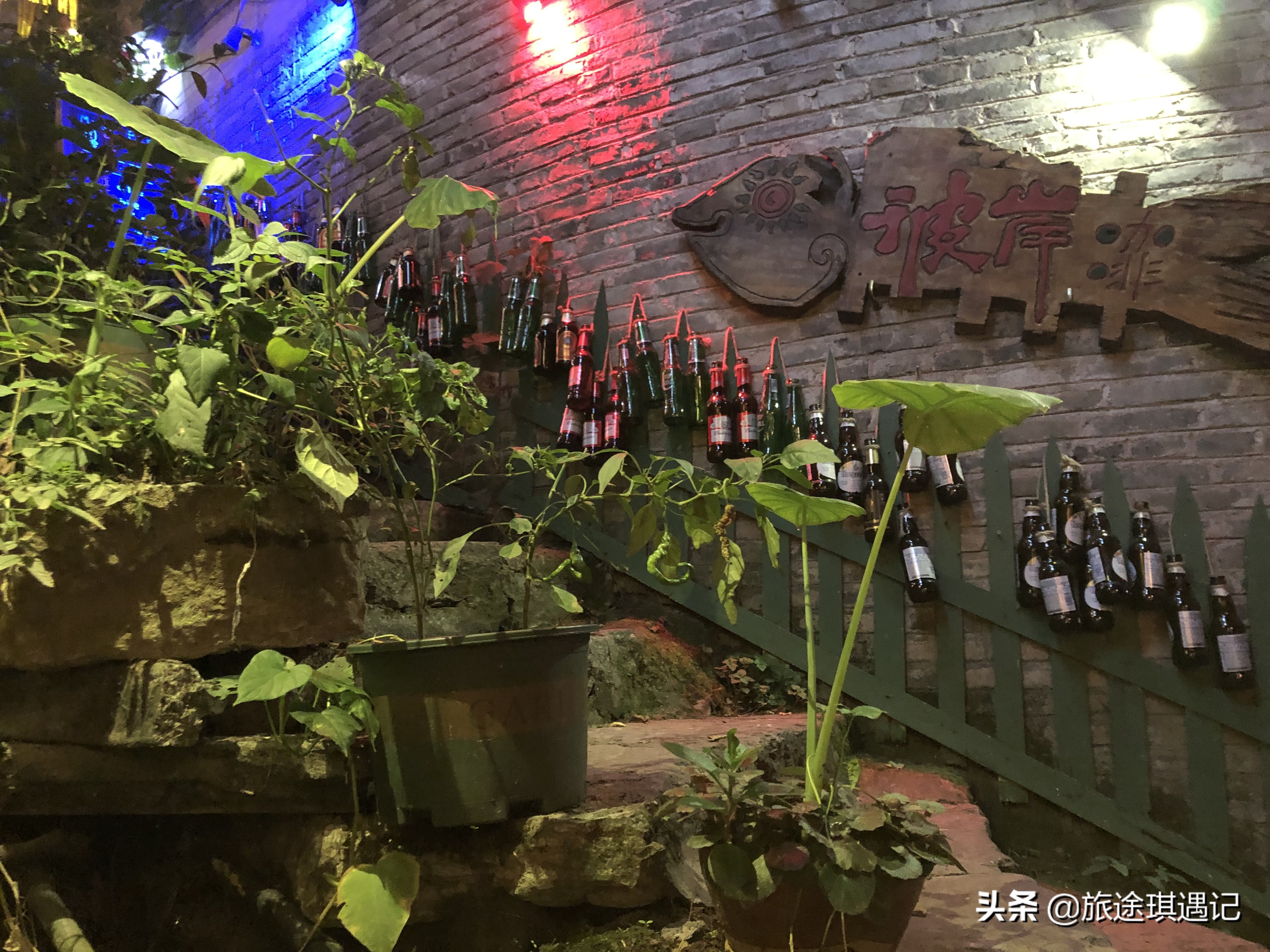 漫步在雨中的凤凰古城,凤凰镇古镇夜景